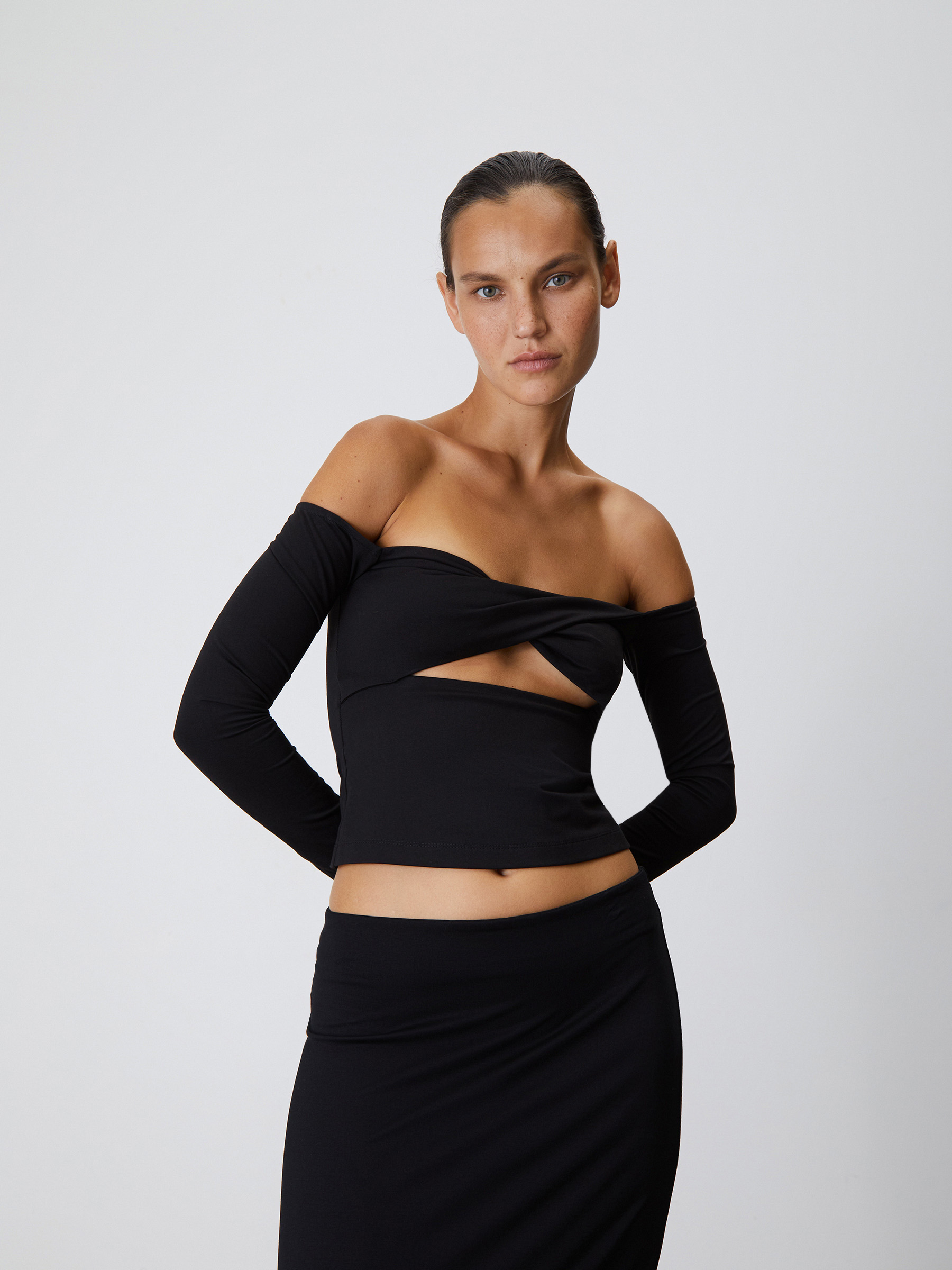 Топ Off-Shoulder