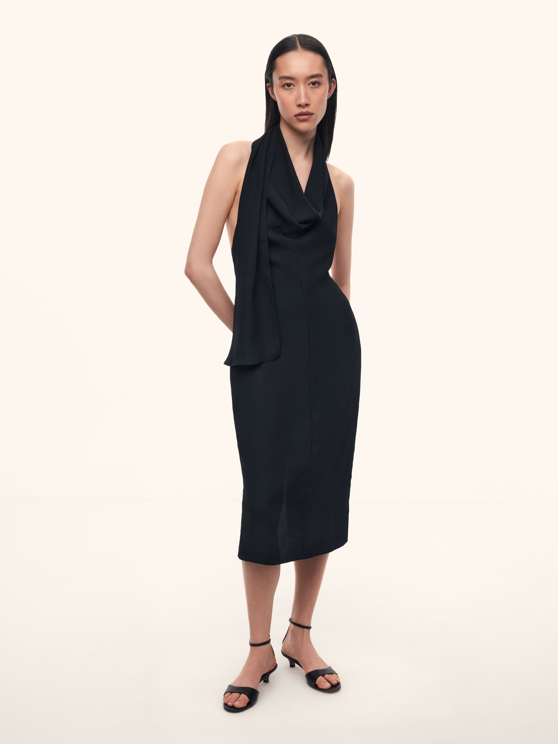 Платье с открытой спиной