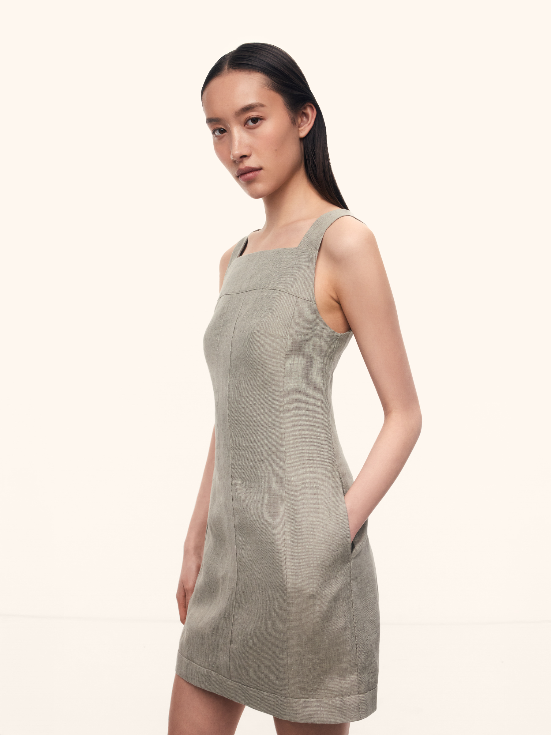 Платье из плотного льна