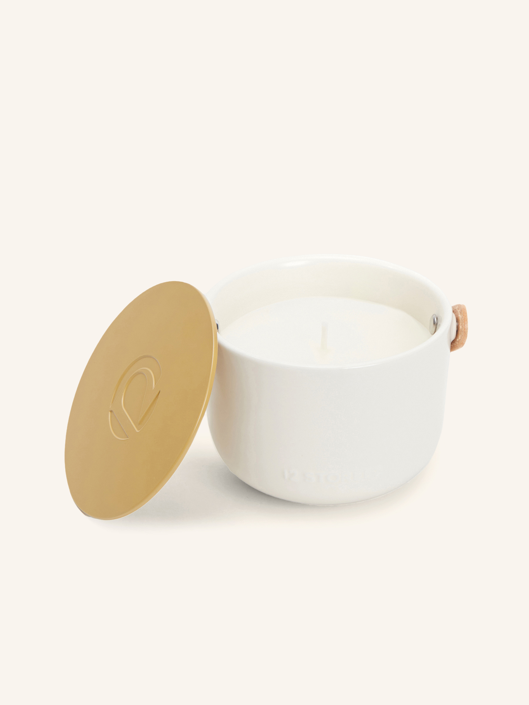 Свеча с ароматом бальзамина и кедра