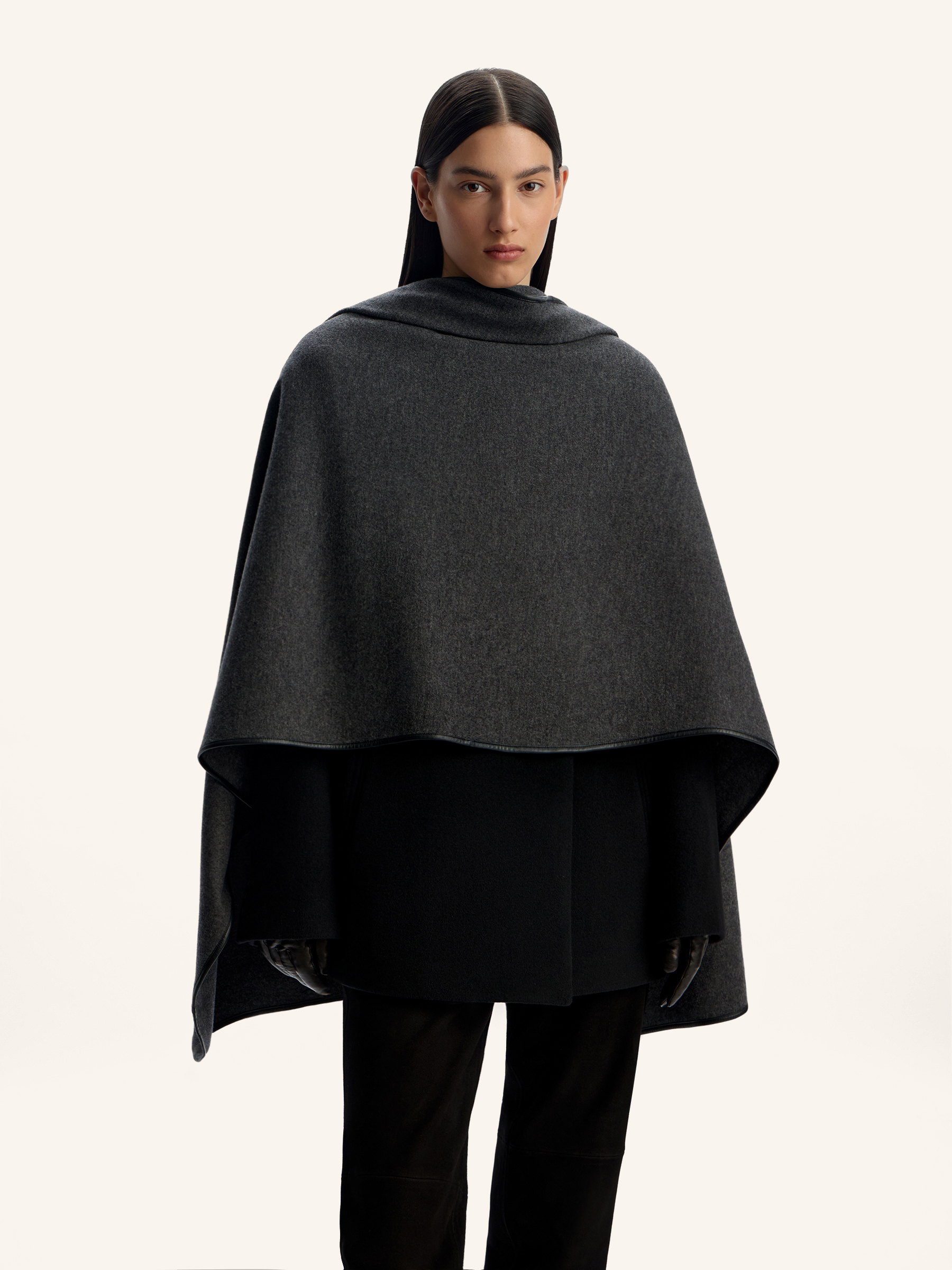 Палантин с кожаным кантом