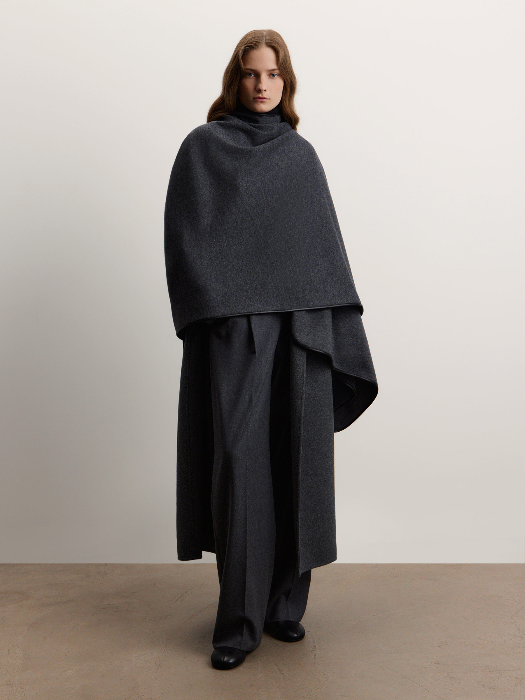 Палантин с кожаным кантом