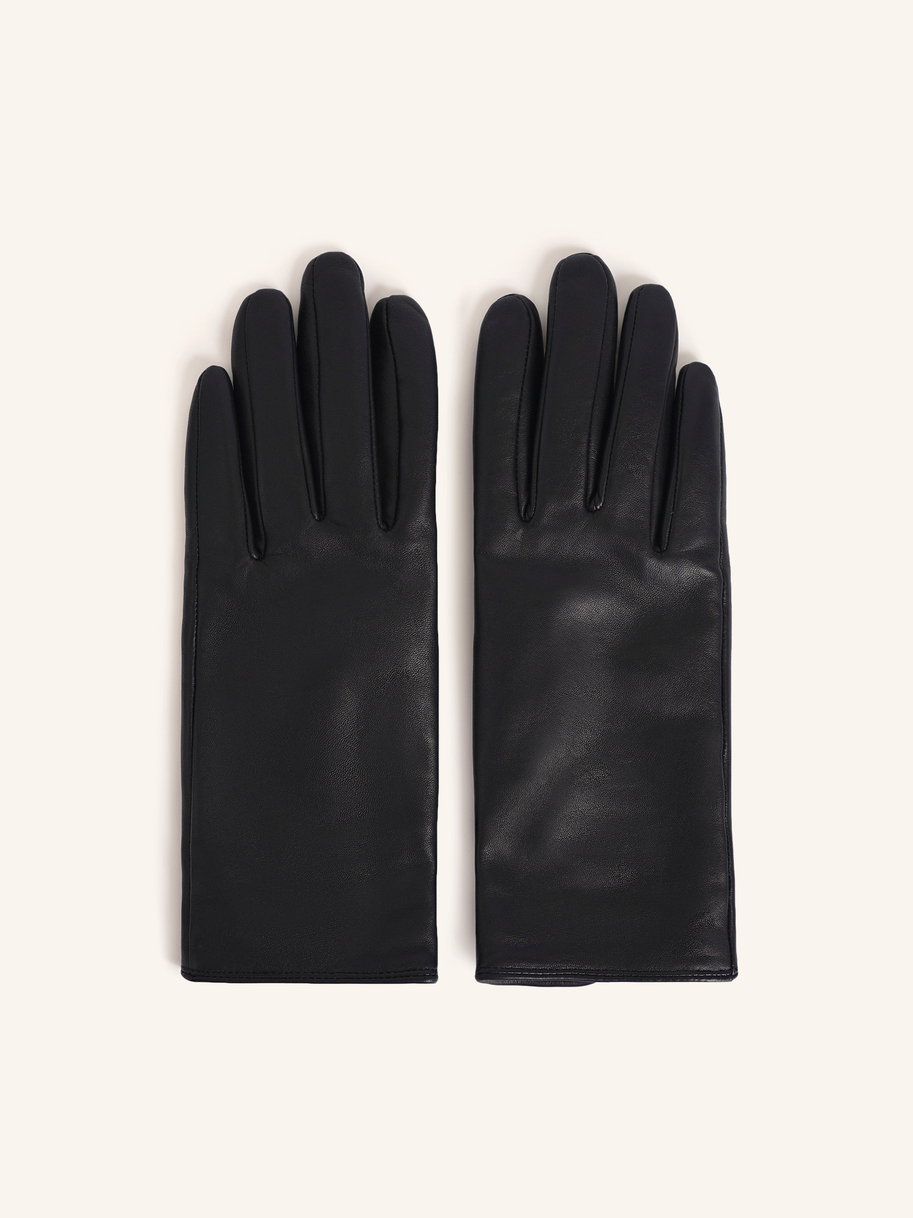 Перчатки из кожи