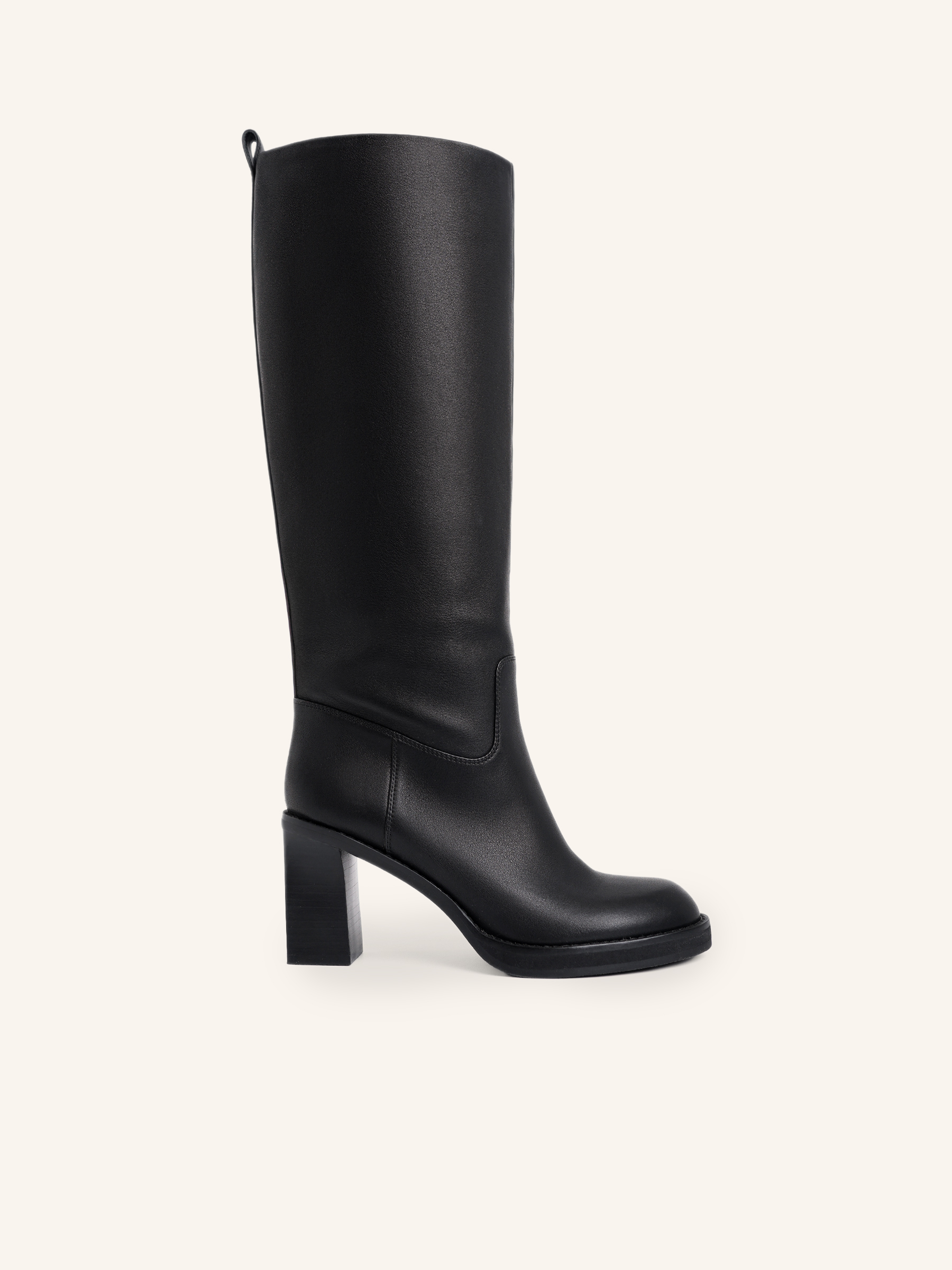 Сапоги на высоком каблуке