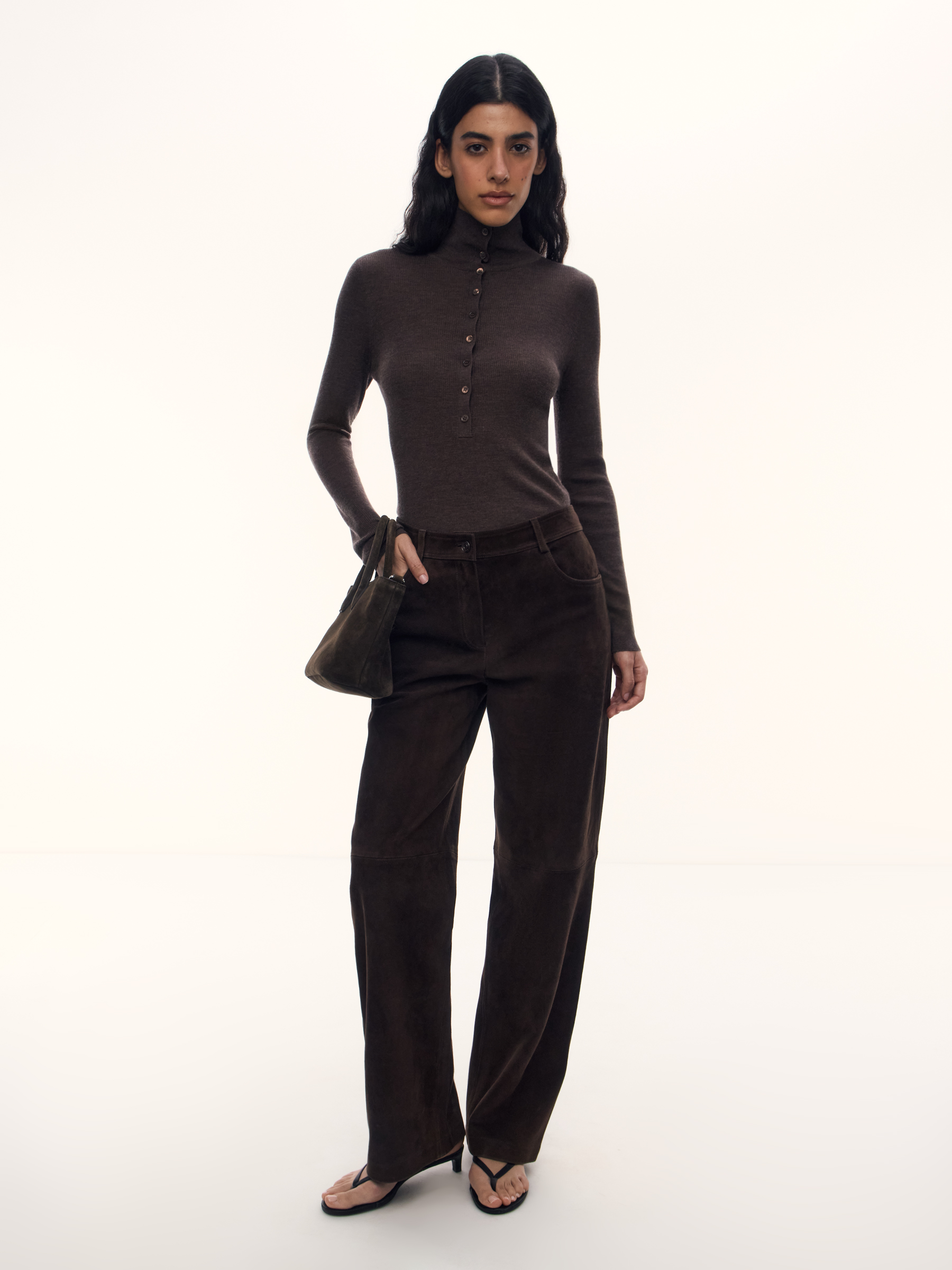 Брюки из замши