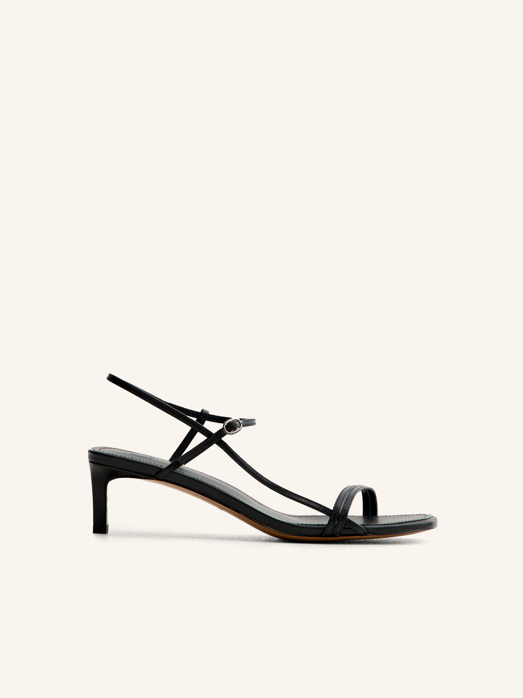 Босоножки на каблуке