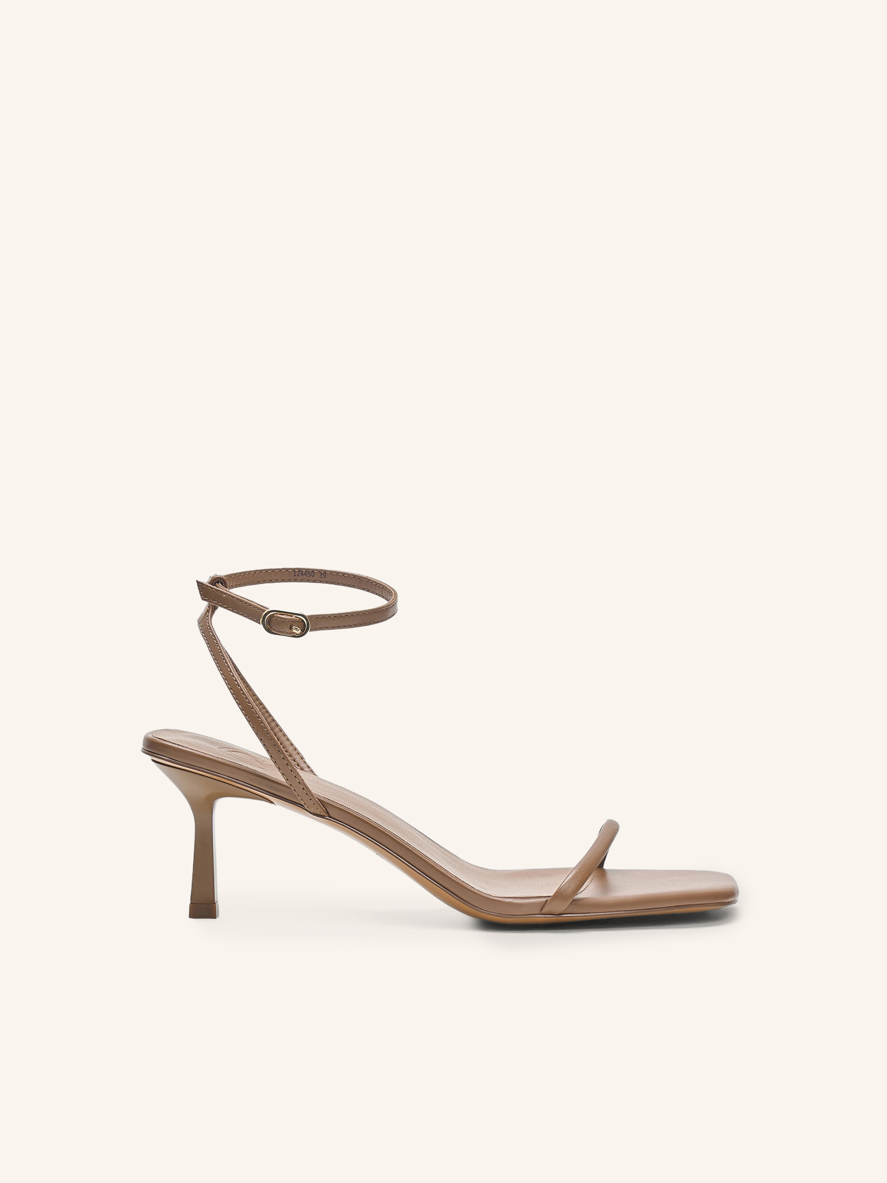 Босоножки на каблуке