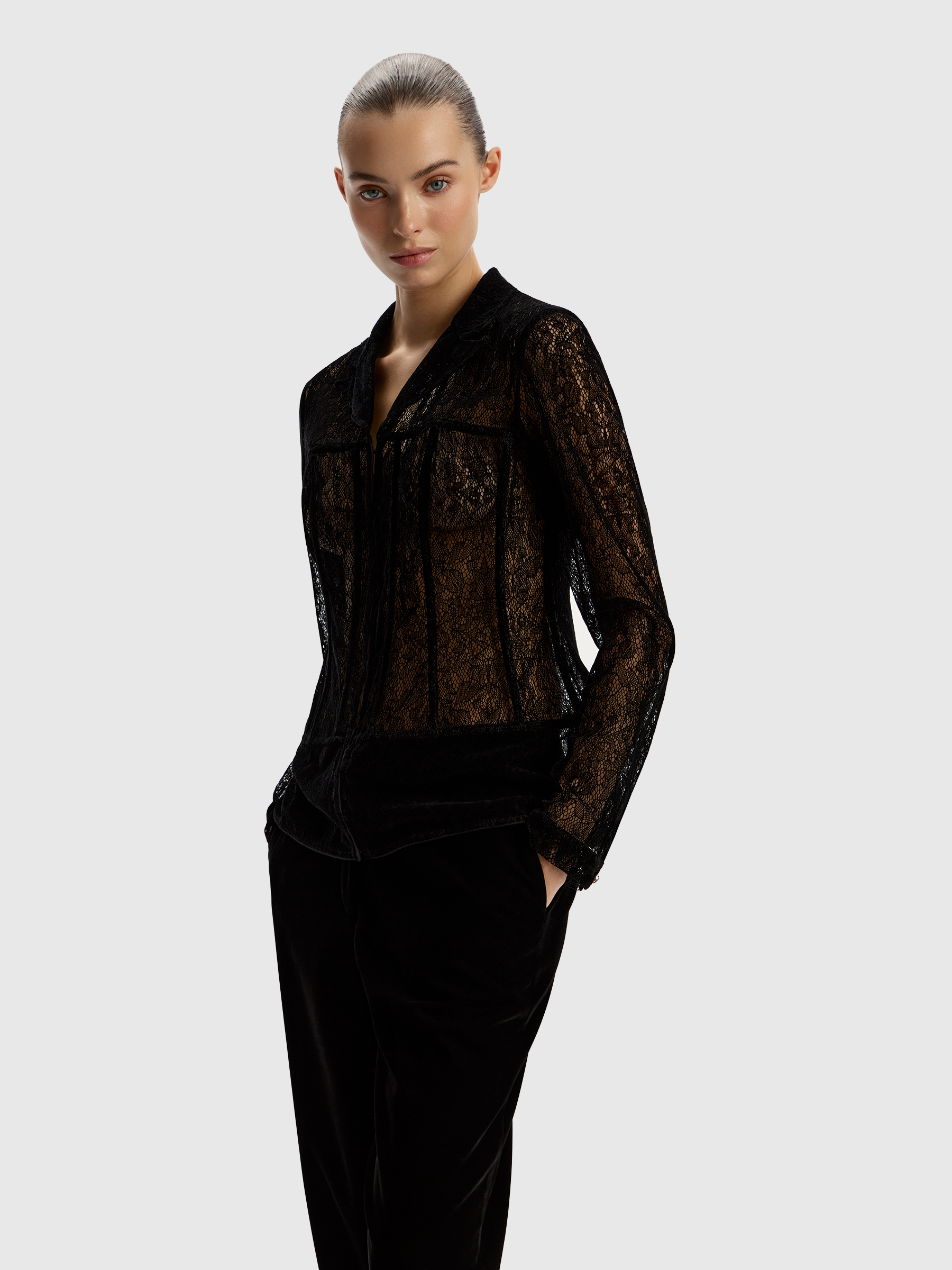 Блузка Noir из кружева