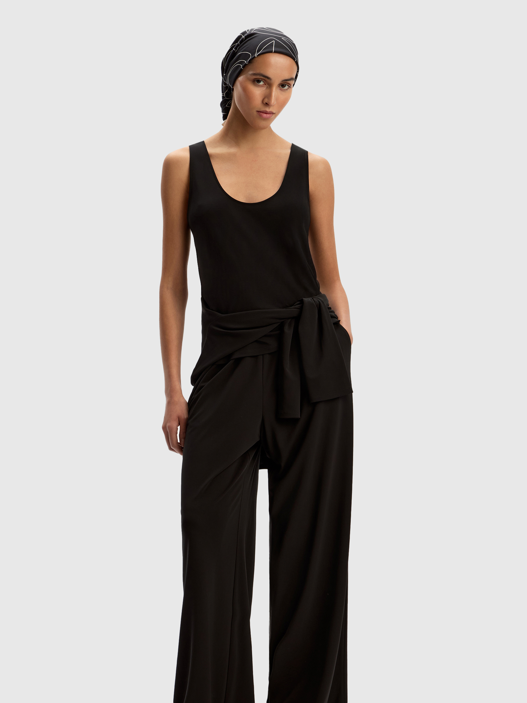 Топ с глубоким вырезом