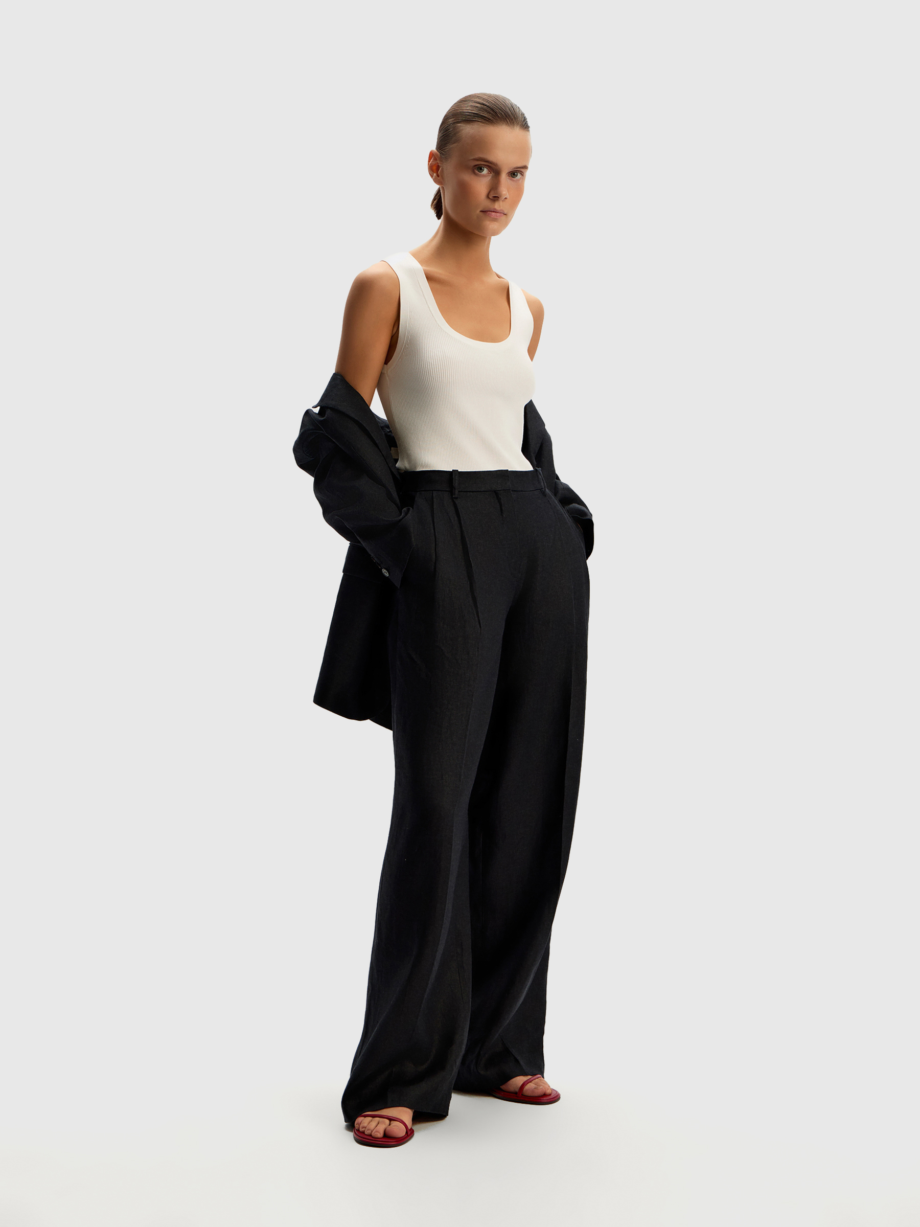 Брюки из плотного льна