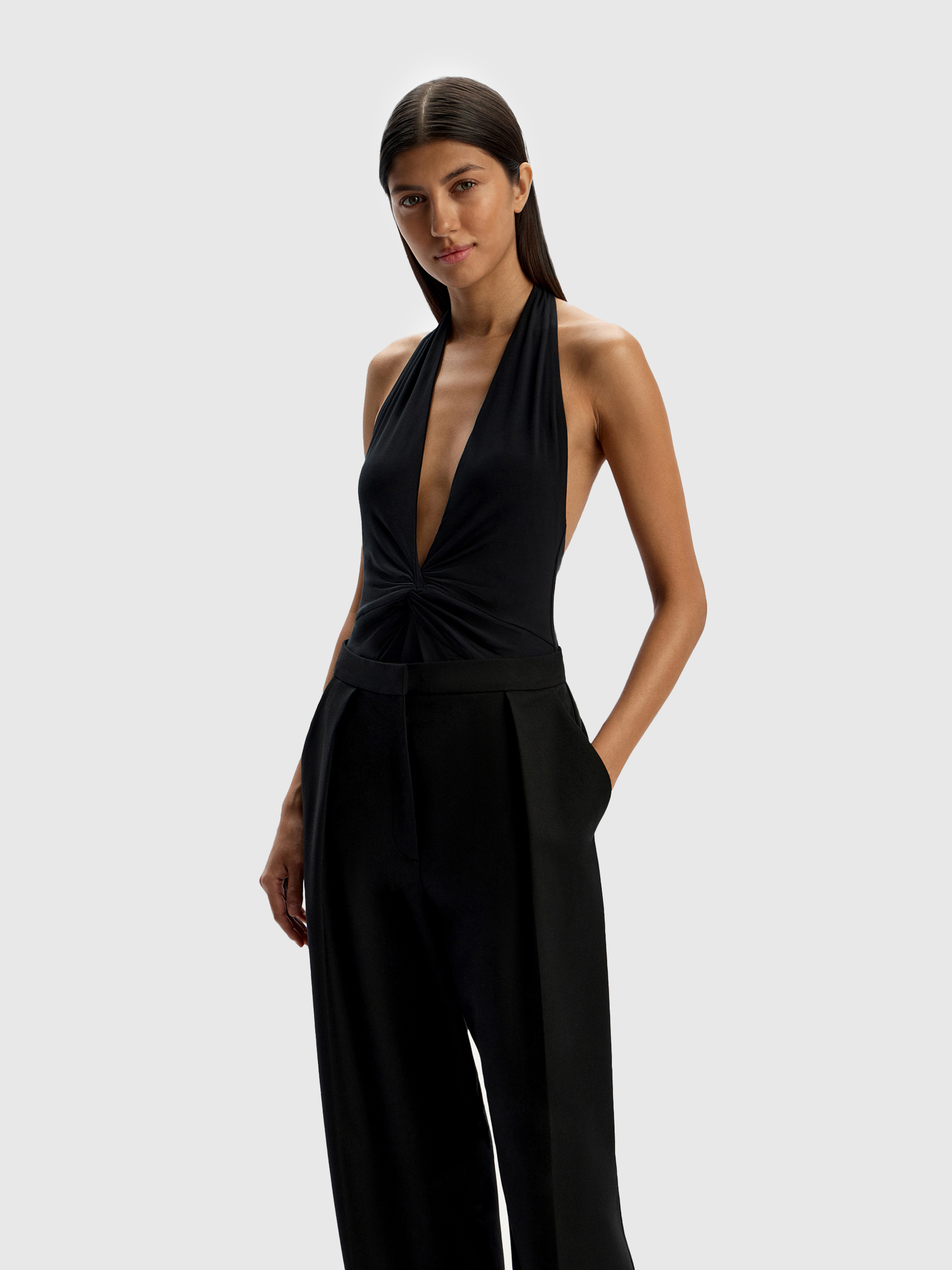 Боди с глубоким вырезом