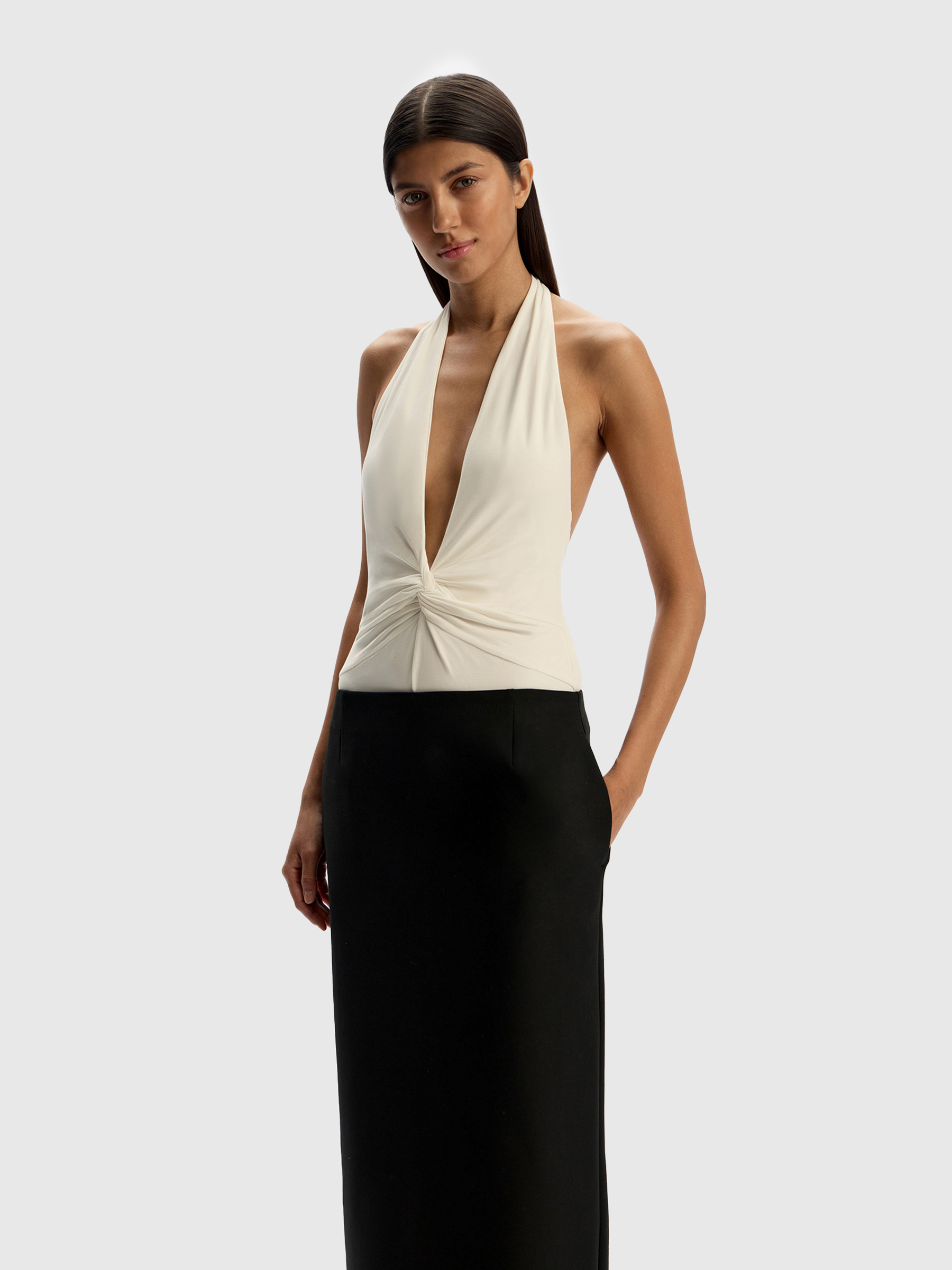 Боди с глубоким вырезом