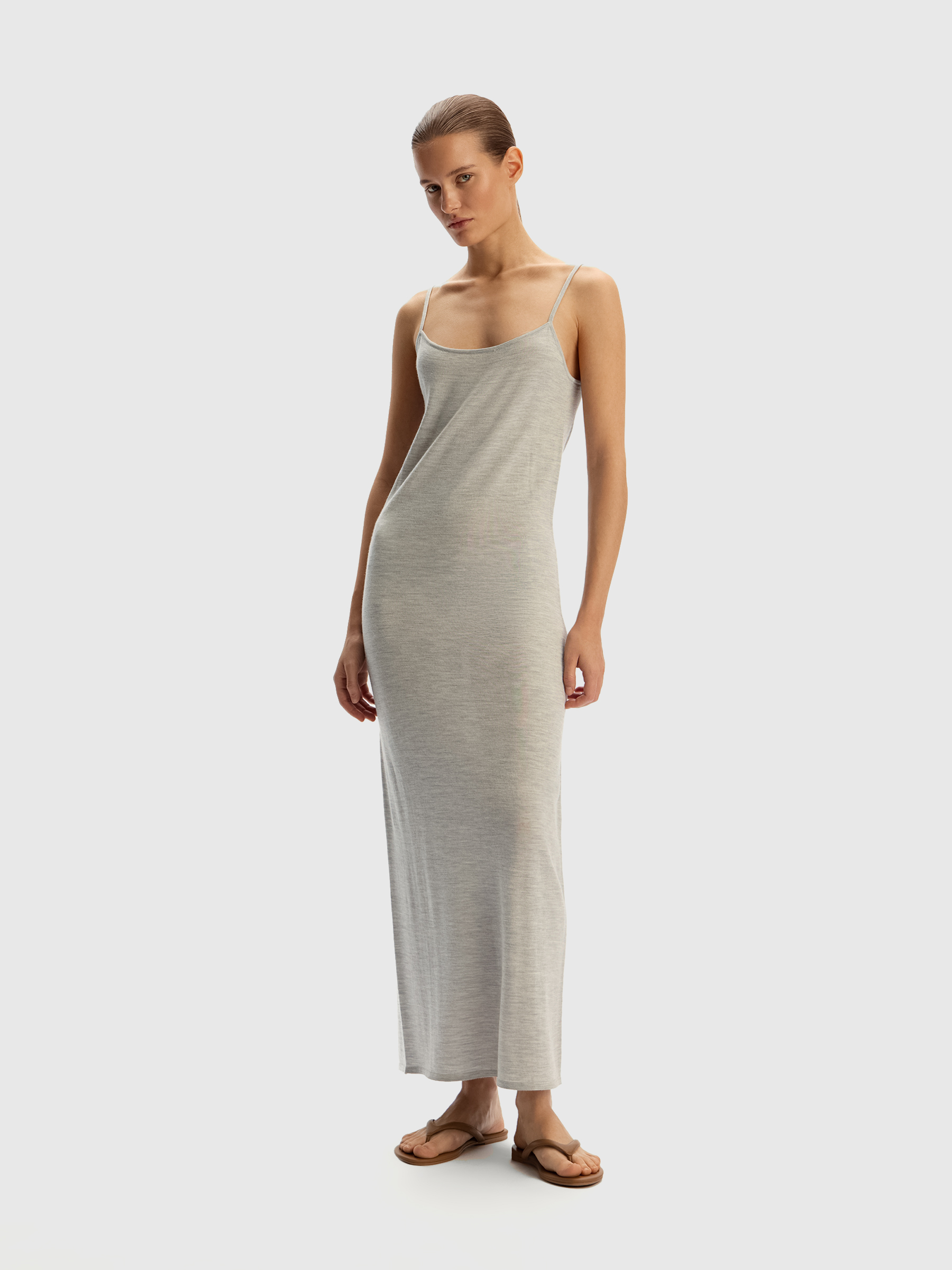 Платье на бретелях