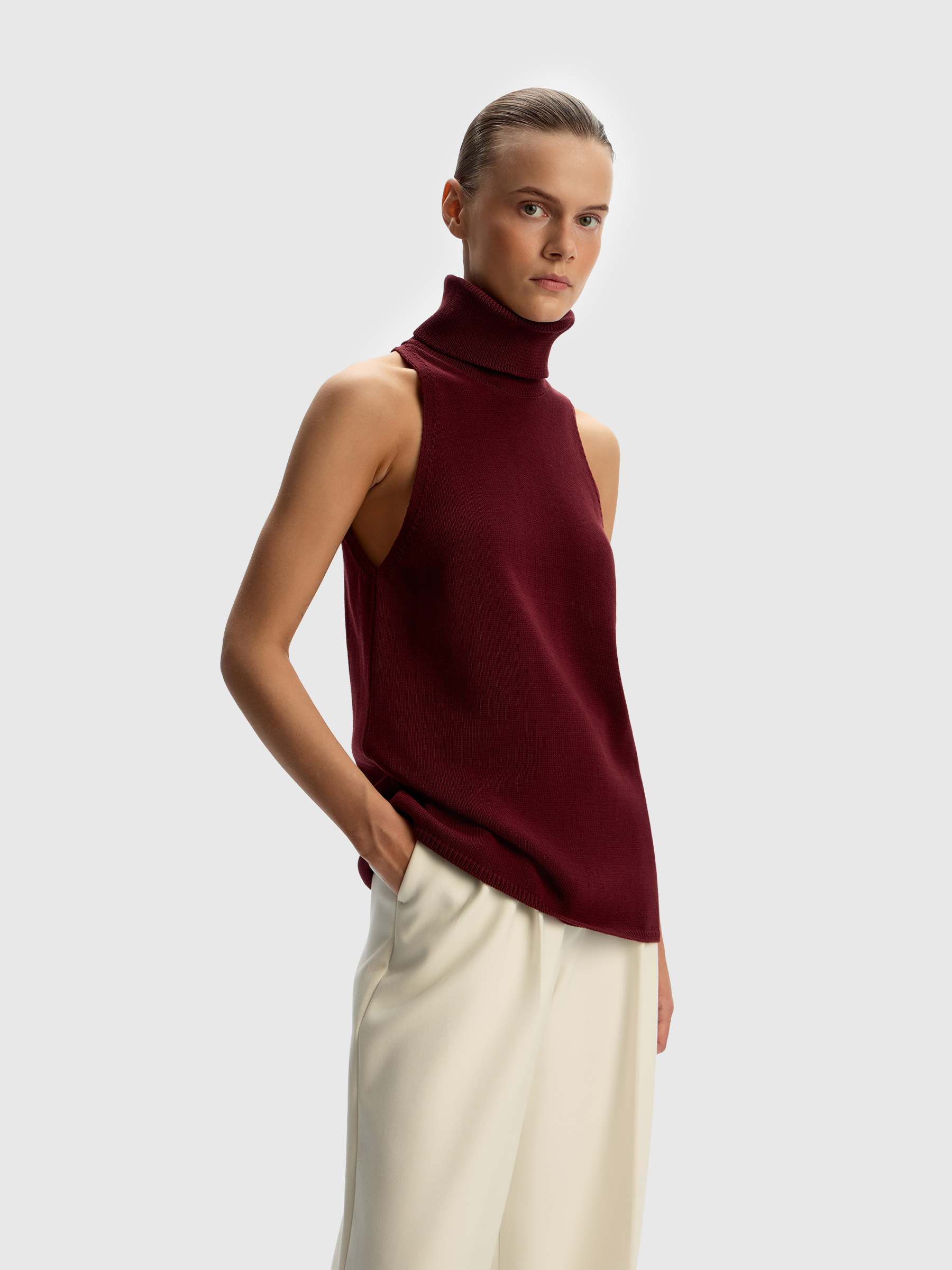 Топ с высоким воротником