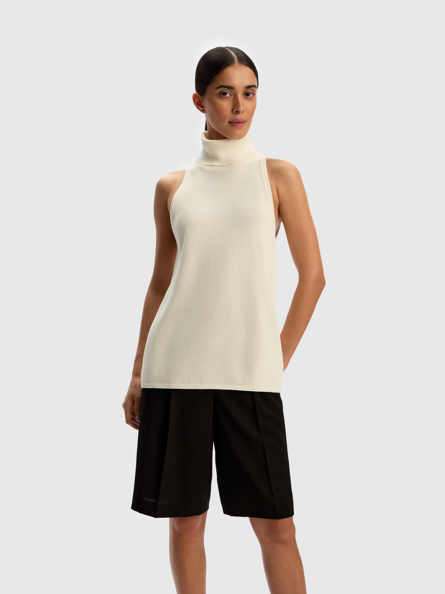 Топ с высоким воротником