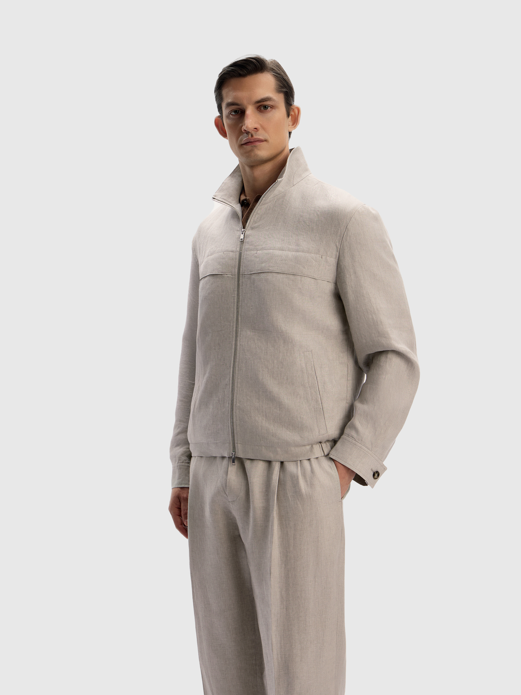 Бомбер из плотного льна