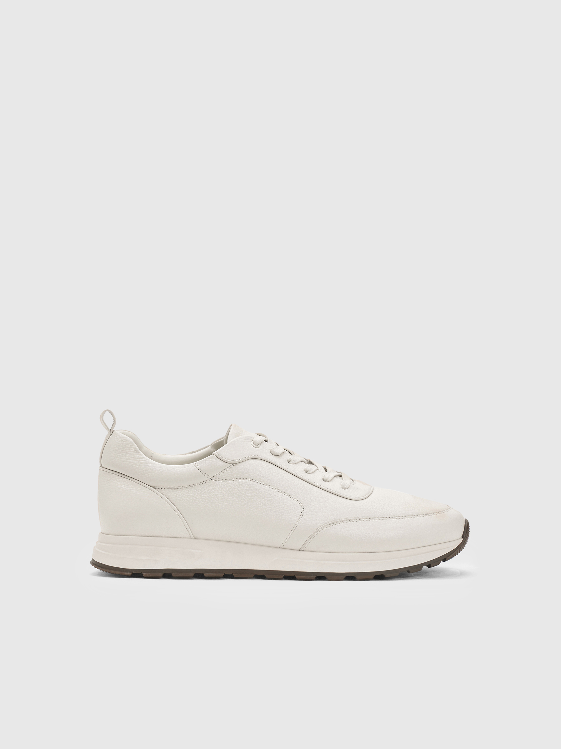 Кроссовки из кожи