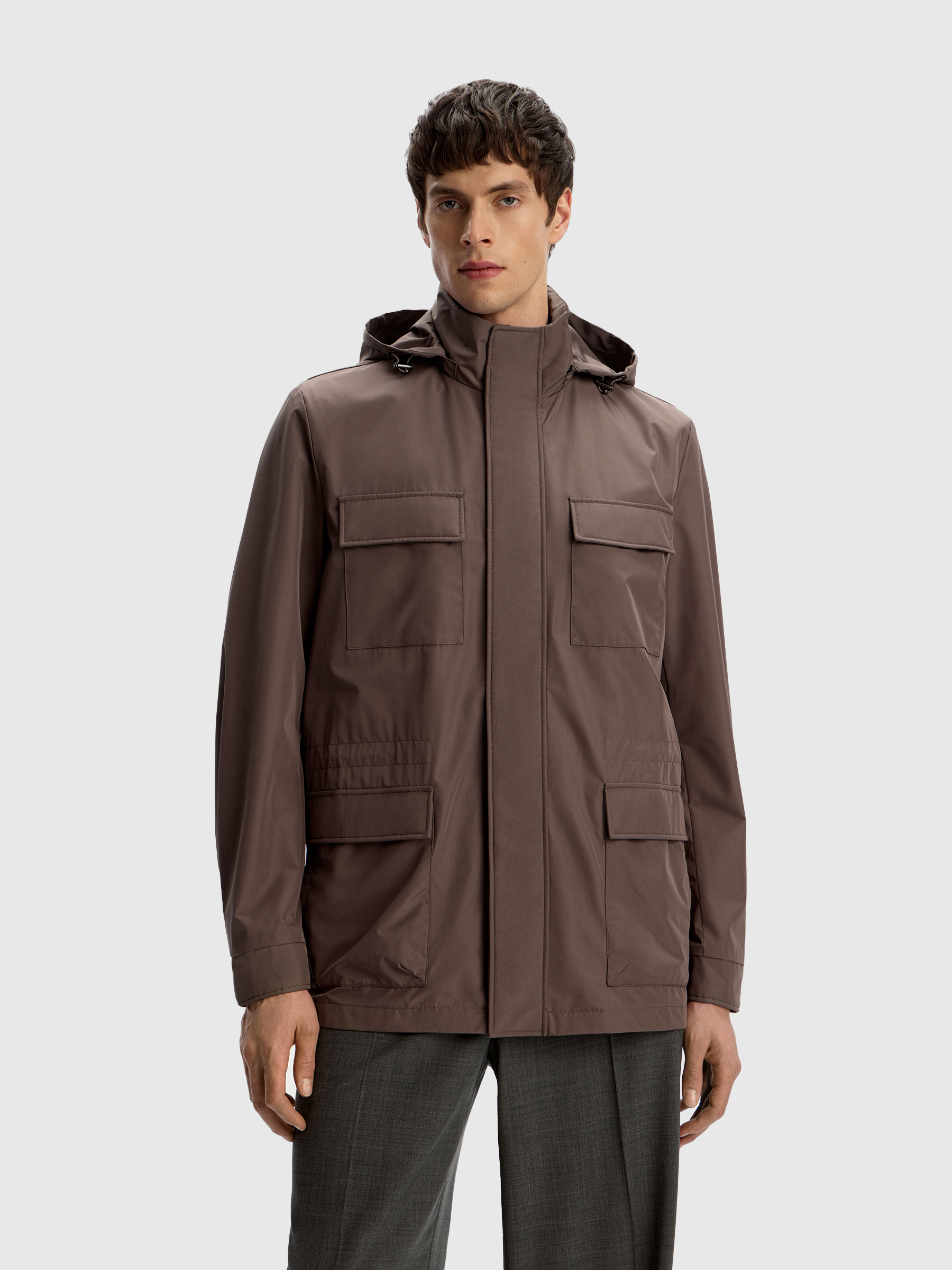 Ветровка с капюшоном