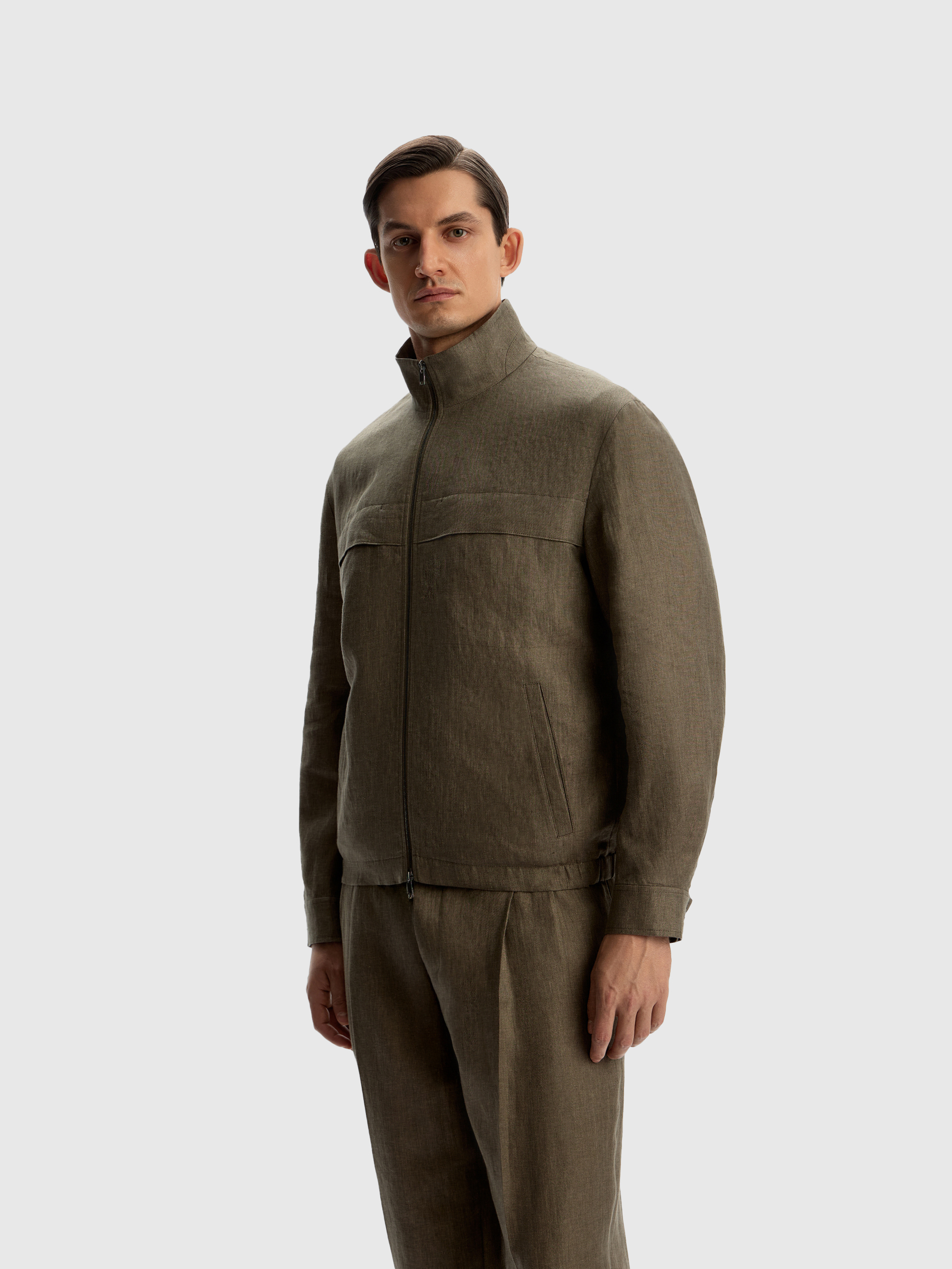 Бомбер из плотного льна